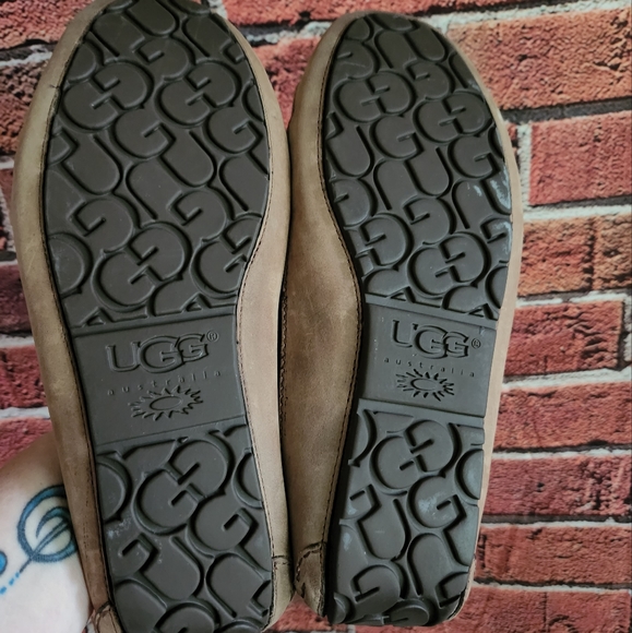 UGG Slippers - Picture 7 of 8